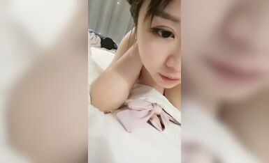 [主播探花] 2021-05-19 大奶美女被操得不过瘾嫌眼镜小哥时间短