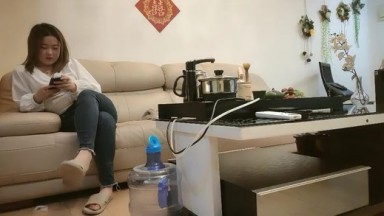 道不狂探花肉嘟嘟胖妞，舔屌插嘴硬了开操，扶着大屁股后入撞击