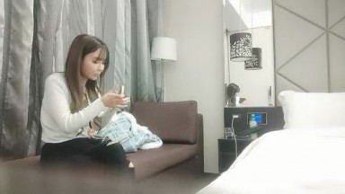 【干净利索】，探花一哥每天赚爽，2600网约外围女神，现金到手，骚劲毕露