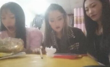 非常接地气的陕西站街女探花《本场无套内射》晚上整了个身材不错的黑裙丝袜美女