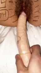 大屌富二代坐擁兩條母狗 各種玩虐爆操 小穴依舊還算粉嫩  (16)