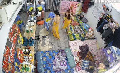 私房最新流出2023 黑客破解攝像頭偷拍 多場合家庭宿舍廁所更衣洗澡 (1)