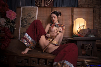 超爆款推特女神『钛合金TiTi』最新内部私拍_极品玉妃旗袍_爆乳近景_露点露脸(1)