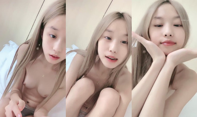 多少男生的白月光【在校大一学妹】粉嫩小穴，清纯可爱，放开那条可怜的小狗，稀疏阴毛一线天，好逼！ (2)