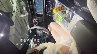 2024年2月【UUS1980】超漂亮酒吧DJ的閨蜜，喝醉了，身材顏值一流，車內就開始發騷了，蜜桃臀美乳真粉