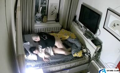 【求片系列】家庭摄像头实拍女儿回娘家，父亲和女儿一起睡到半夜把女儿叫醒来操逼，老婆回娘家家庭摄像头所录全场18分钟，5月24录