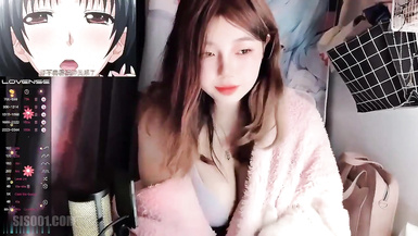【Stripchat】大胸萌妹微胖少女「Many-yiyi」邊看成人動畫邊用跳蛋自慰騷魅吐舌頭