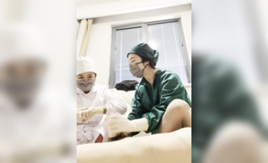 醫生護士專業取精，足交擼雞打飛機，職業裝下士各種反差絲襪，絲足榨精 (5)