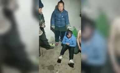 农村土房一对野鸳鸯偷情被抓现场