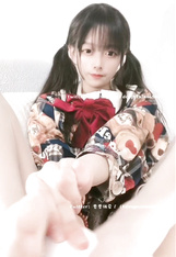 【玉足蘿莉風嫩妹】，可愛雙馬尾，露臉小美女【要要餓暈了】推特福利，自慰口交足交，性愛，小母狗屬性拉滿 (5)