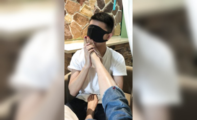 足控足交-牛仔褲秀足舔腳