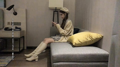 清純粉嫩苗條長腿嫩妹，極品小網紅，必須拿下，口交啪啪，幹得激情如火浪叫連連