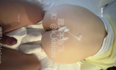 2025年8月最新良家約炮大神【超人不會飛】趴在兩腿之間認真口角，後入雪白的大屁股射上面，刺激