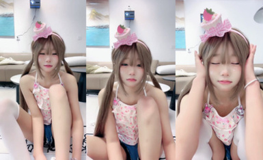 05年可愛小蘿莉 玉米mm 直播大秀絲襪美腿，自慰噴水 粉嫩小穴 (2)