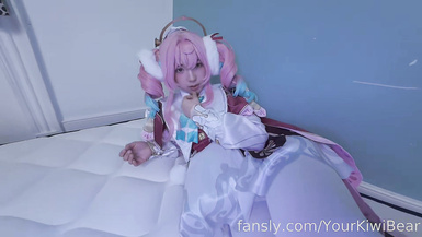 青春可愛美少女福利姬【yourkiwibear】最新作品合集，新春拜年與哥哥亂倫等多部精彩串燒 (2)
