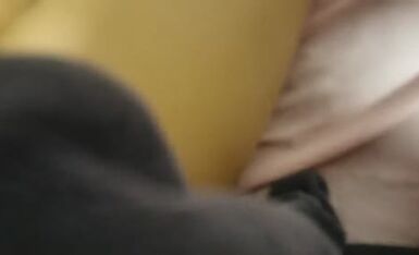 SPA养生馆，难得露侧脸的美少妇，确实极品，身材纤瘦，修长的美腿，翘臀对着小哥鸡巴抽插后入，白浆颗粒好多啊.