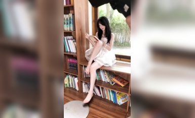 足模攝影福利【青檸映畫 】鄰家清純少女【阿慌】公主吊帶連衣裙看書 (2)